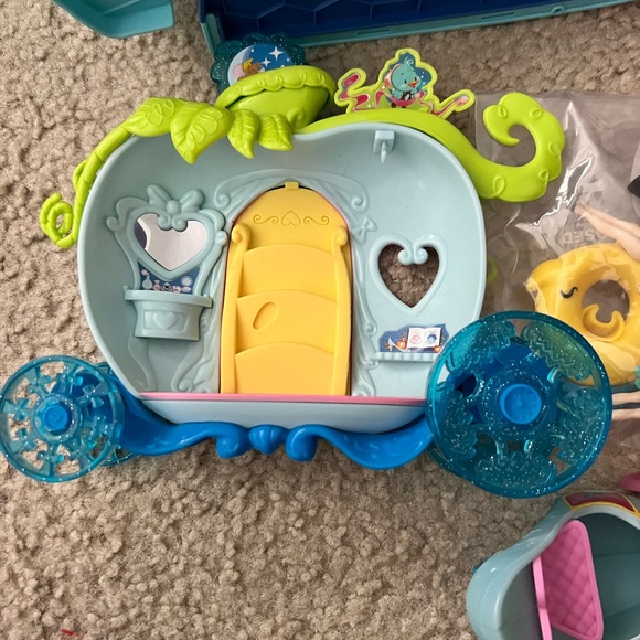 COPY - Disney Little Kingdom castle, frozen castle, Cinderella carriage plus mo… - Picture 5 of 9